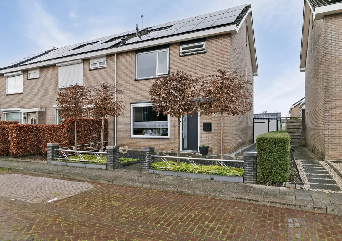 {{brizy_dc_image_alt imageSrc=